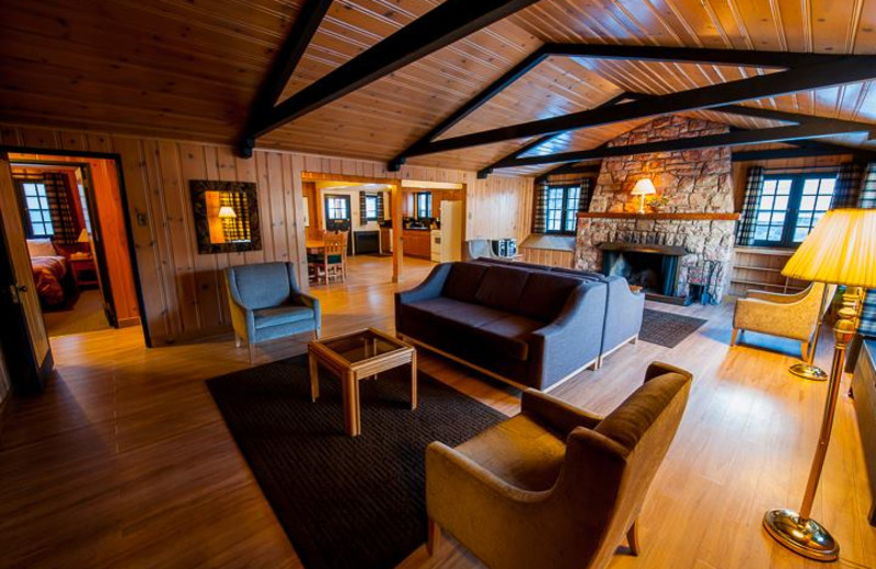 Guest living room at Inns of Banff.