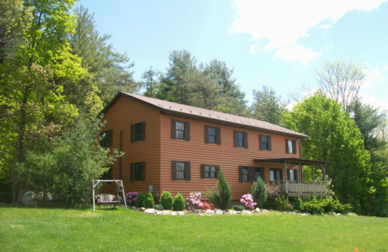 Exterior view of Lane's Pine Lodge.