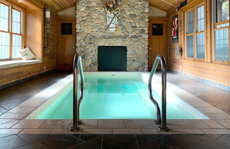 Indoor pool at Getaway to Wisconsin.