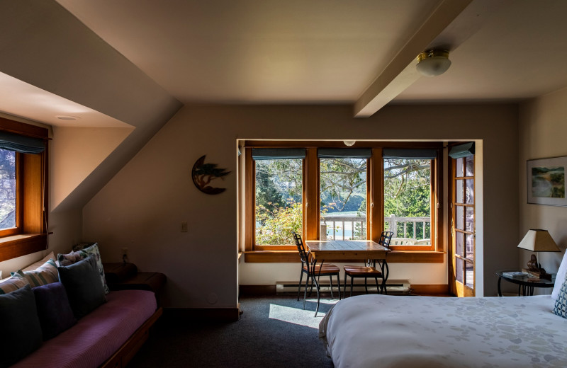 Guest room at Alegria Oceanfront Inn & Cottages.