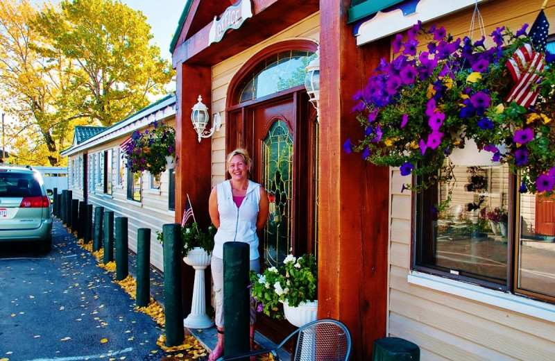 Exterior view of Dancing Bears Inn.