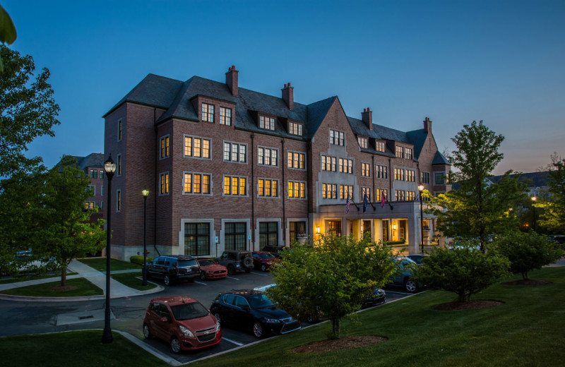 Exterior view of Royal Park Hotel.