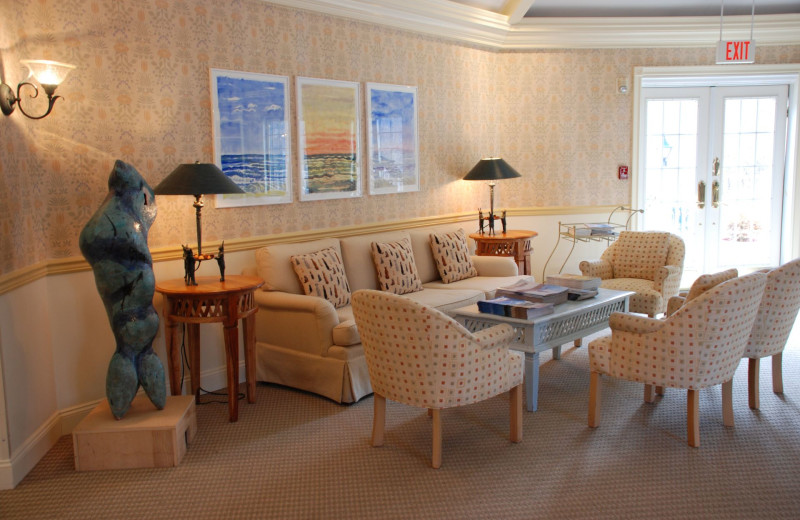 Lounge area at Southampton Inn.