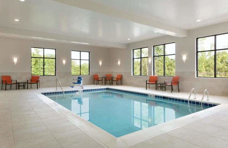 Indoor pool at Hampton Inn North Olmsted.