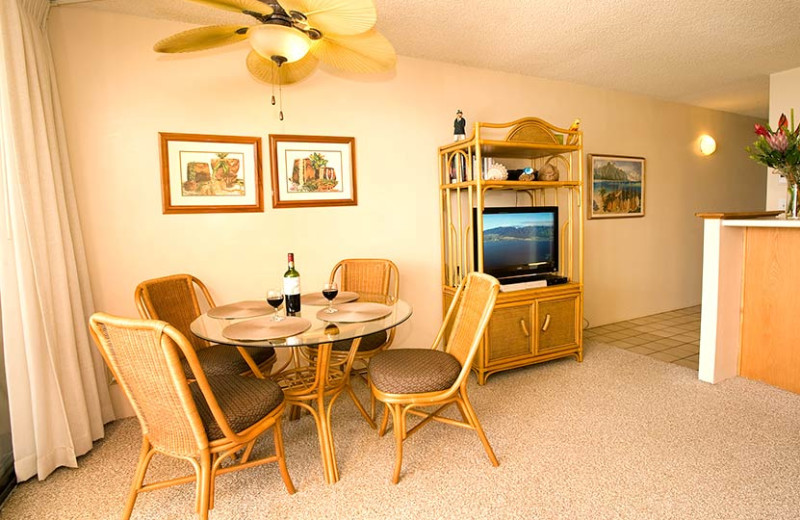 Vacation rental dining table at Sugar Beach Resort.