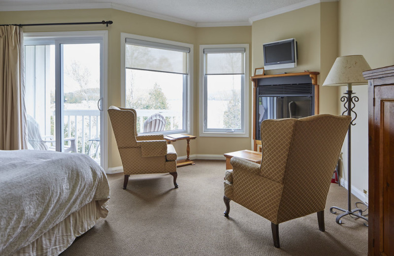 Guest room at Sir Sam's Inn and WaterSpa.