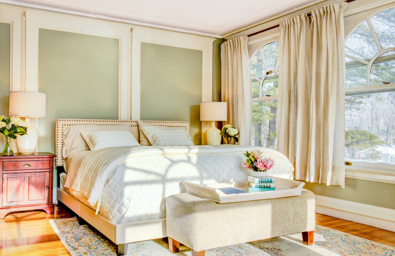 Guest room at Gateways Inn