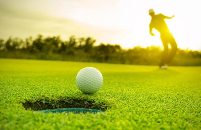 Golf near Admiral's Beach Retreat.