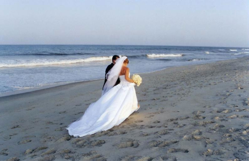 Wedding Couple On Beach at Holiday Sands Resort