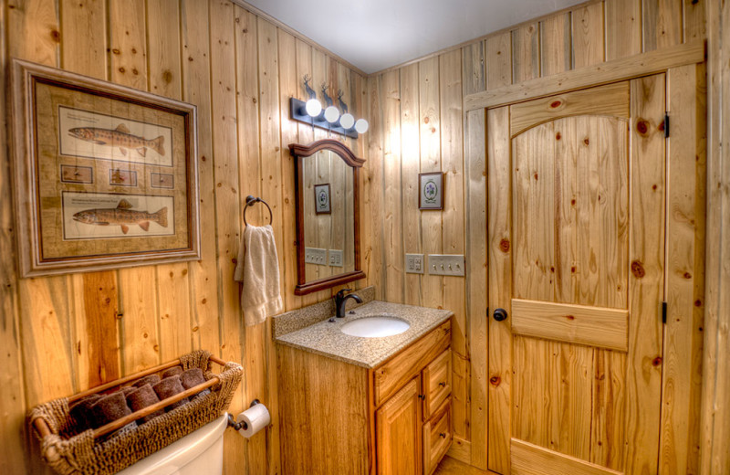 Cabin bathroom at Wild Skies Cabin Rentals.