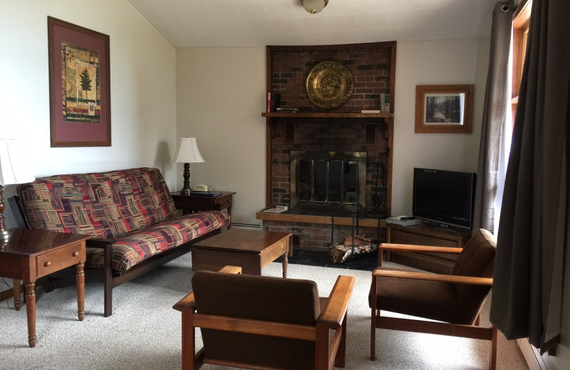 Guest living room at Thomsonite Beach Inn