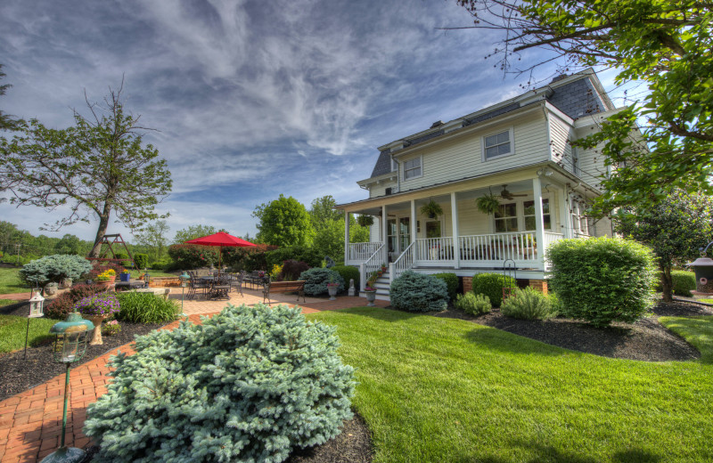 Exterior view of Chestnut Hill Wedding & Reception Venue.