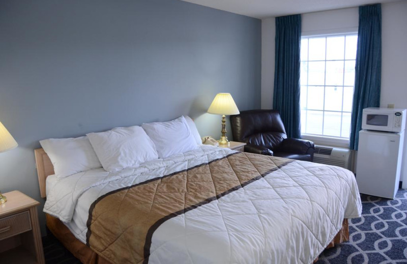 Guest room at A Richland Inn Hotel Lewisburg.