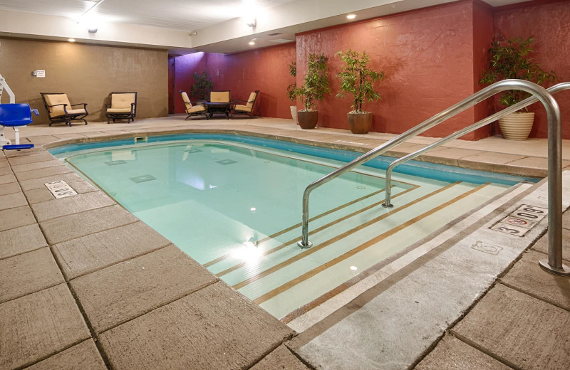 Indoor pool at BEST WESTERN PLUS Sandusky Hotel 