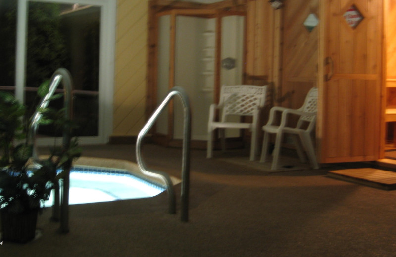 Hot tub at Cathedral Ledge Resort.