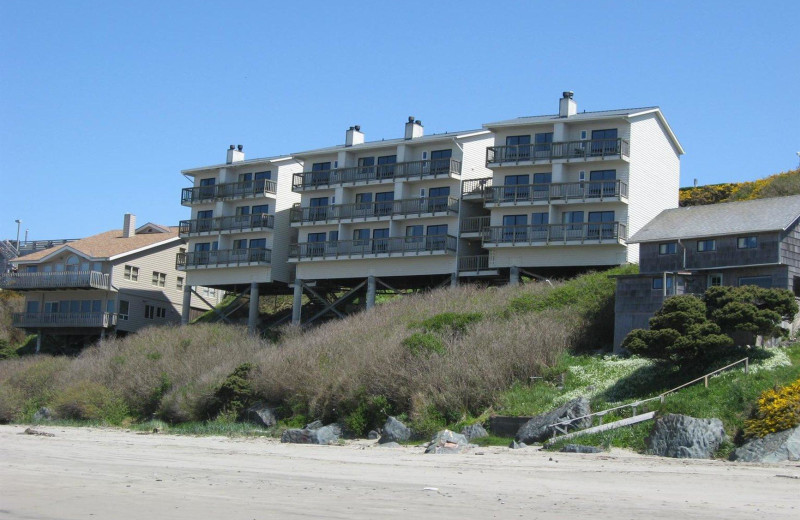 Exterior view of Sunset Oceanfront Lodging.