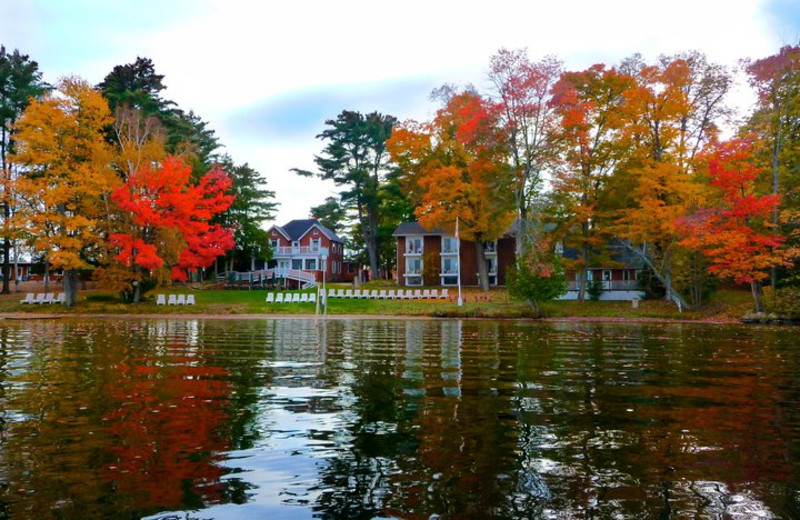 Exterior view with lake at Shamrock Lodge.