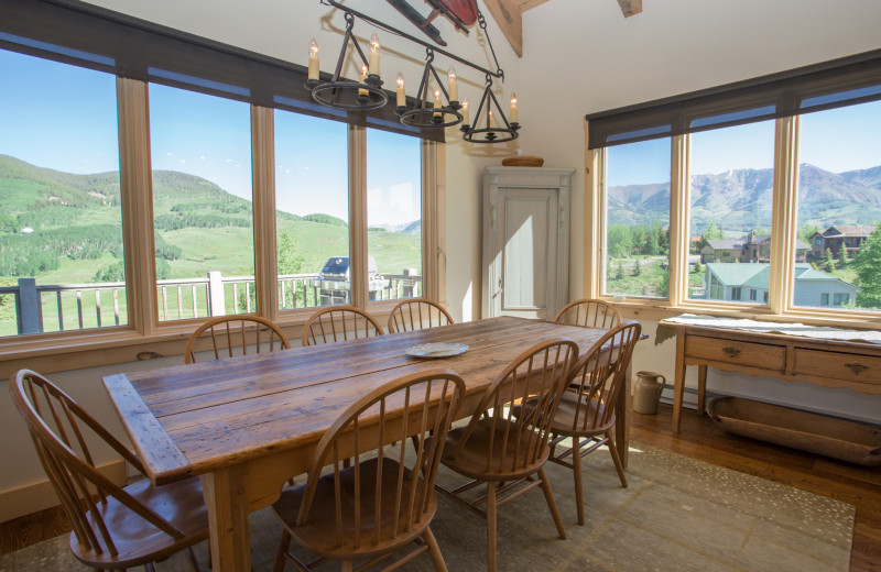 Rental dining room at Alpine Getaways.