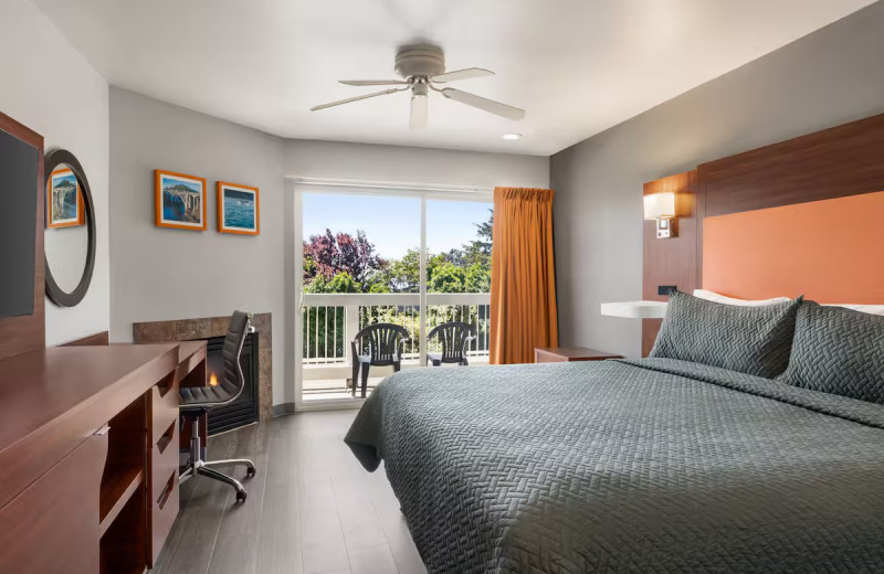 Guest room at Travelodge by Wyndham Depoe Bay.