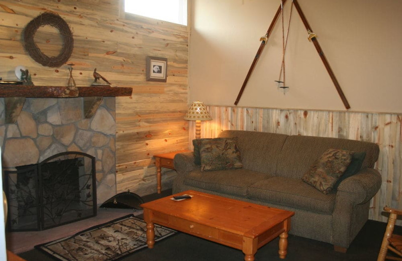 Guest living room at Misty Mountain Lodge.