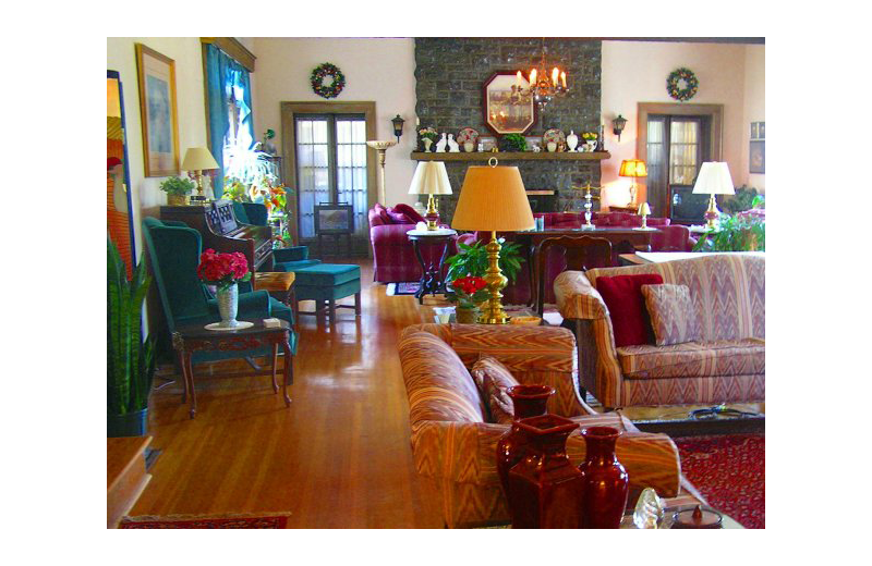 Lobby at Cameo Inn and Cameo Manor North