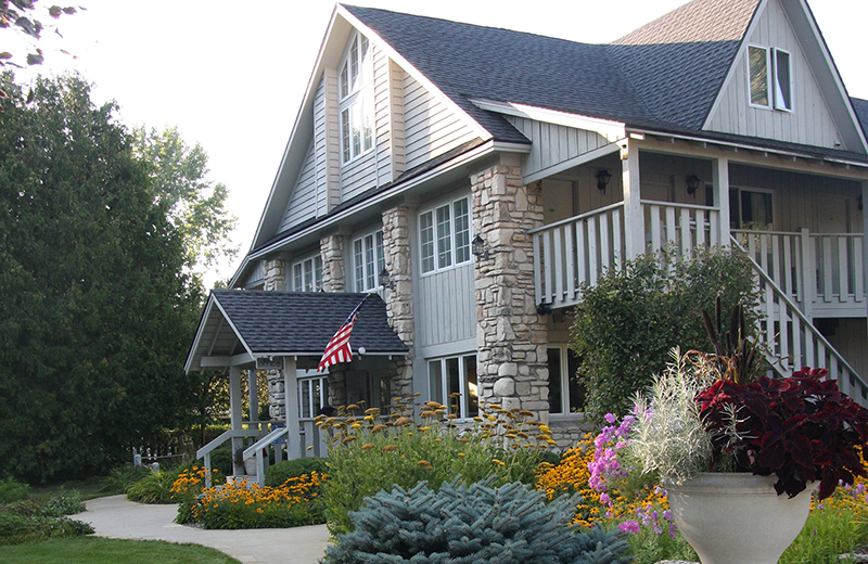 Exterior view of Country House Resort.