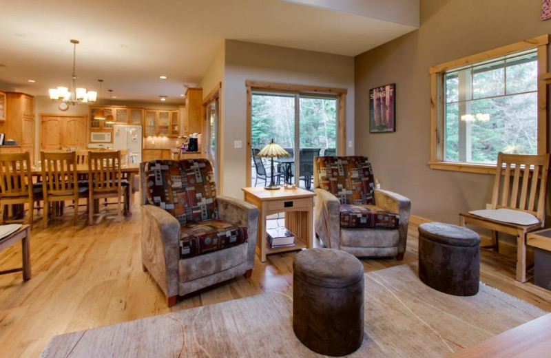 Living room at Olympic Foothills Lodge.