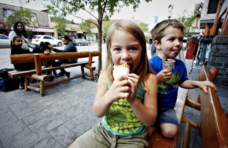 Kids eating ice cream near Overlander Mountain Lodge.