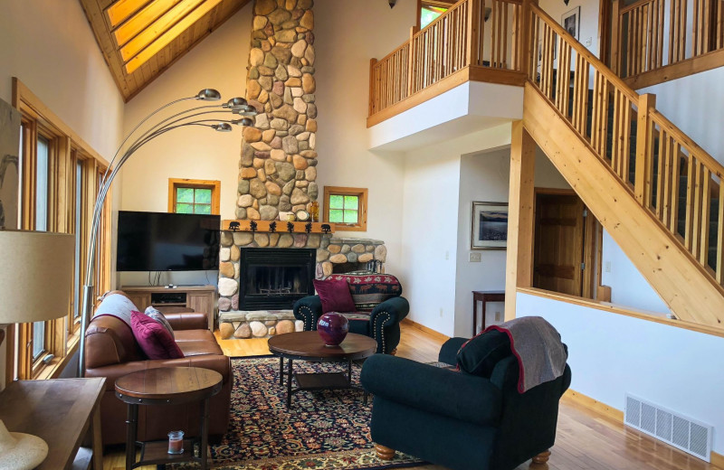 Guest living room at Cascade Lodge.