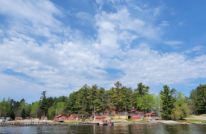 Exterior view of Arrowhead Lodge & Resort.