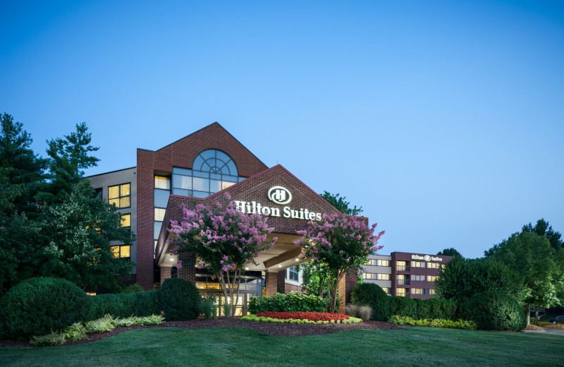 Exterior view of Hilton Suites Brentwood.