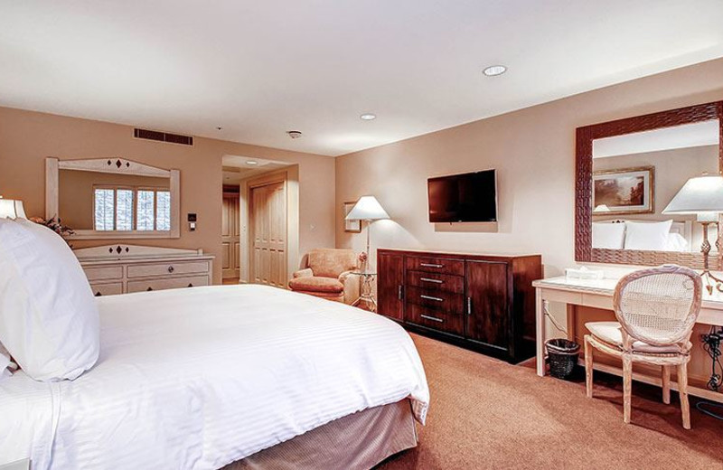 Guest bedroom at The Galatyn Lodge.