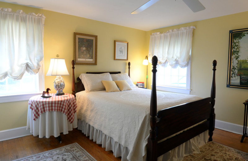 Guest room at Inn at Monticello.