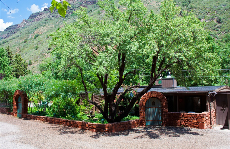 Exterior view of Old Creek Resort.