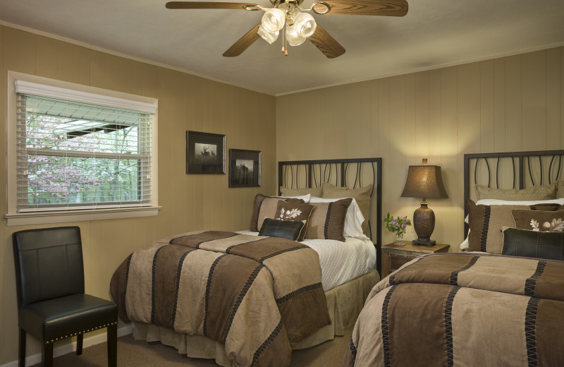 Guest room at Caryonah Hunting Lodge.