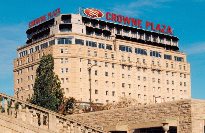 Exterior view of Crown Plaza Hotel Niagara Falls - Fallsview.