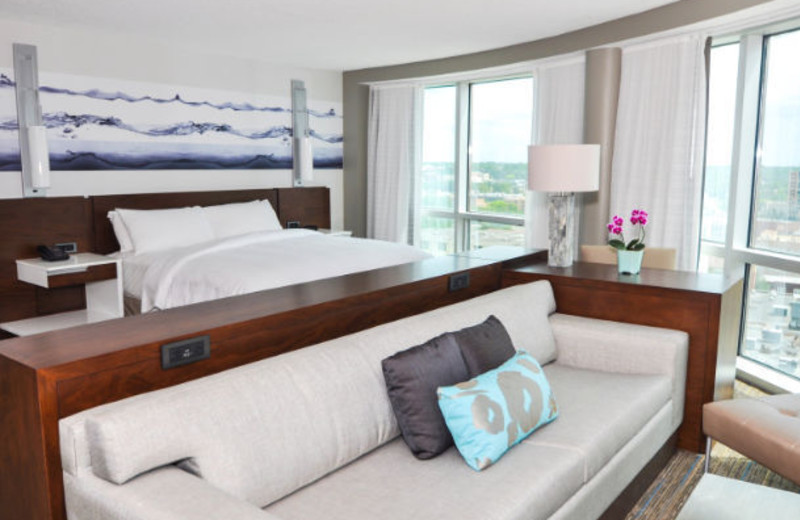 Guest room at Kansas City Marriott Country Club Plaza.