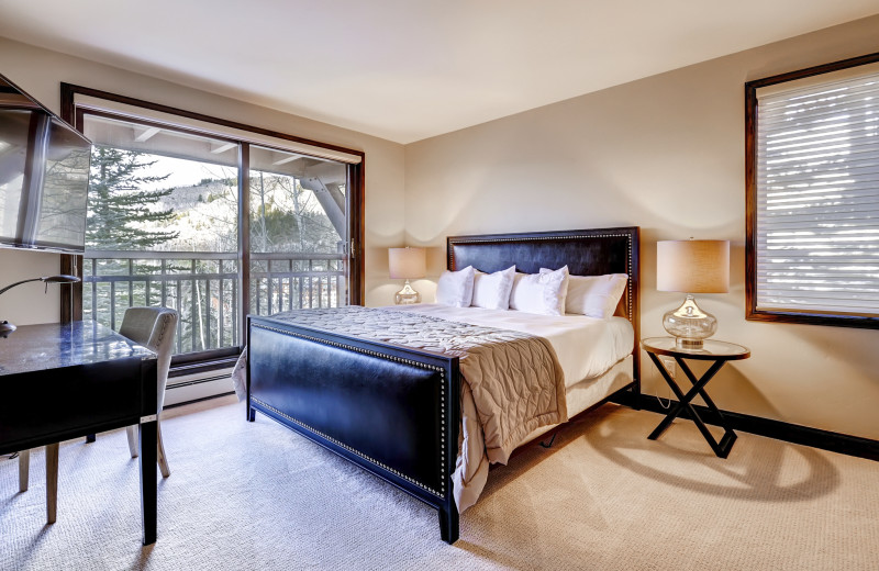 Guest bedroom at The Pines Lodge, A RockResort.