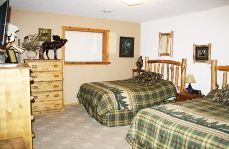 Sand County Service Company - Linken Log bedroom.