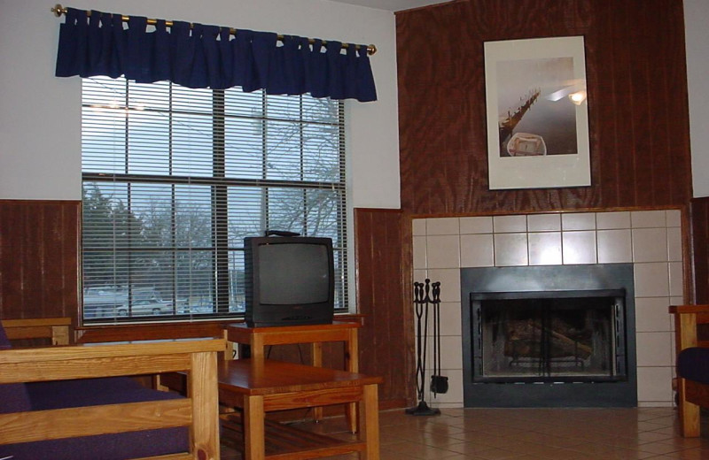 Guest room at Cedar Mills Marina & Resort.