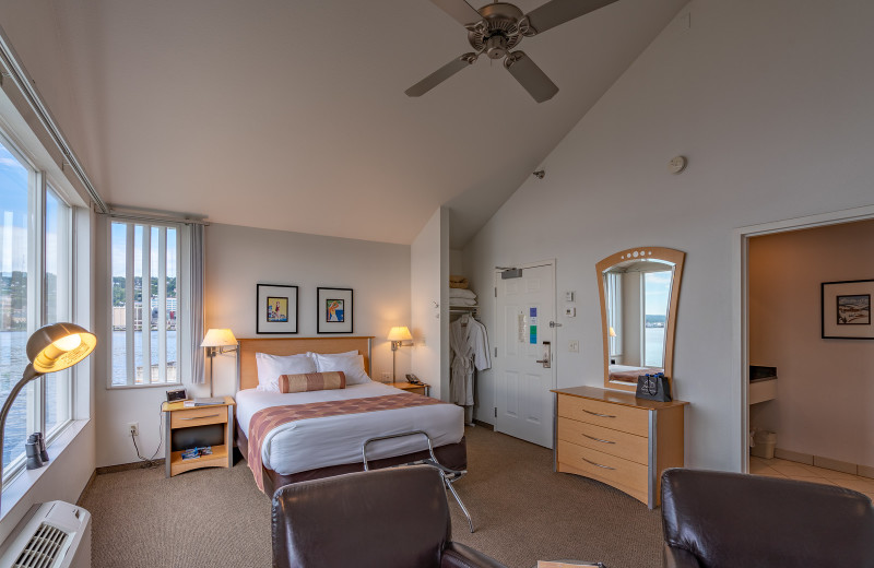 Guest room at South Pier Inn.