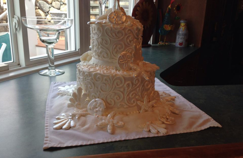 Wedding cake at The Meadowmere Resort.