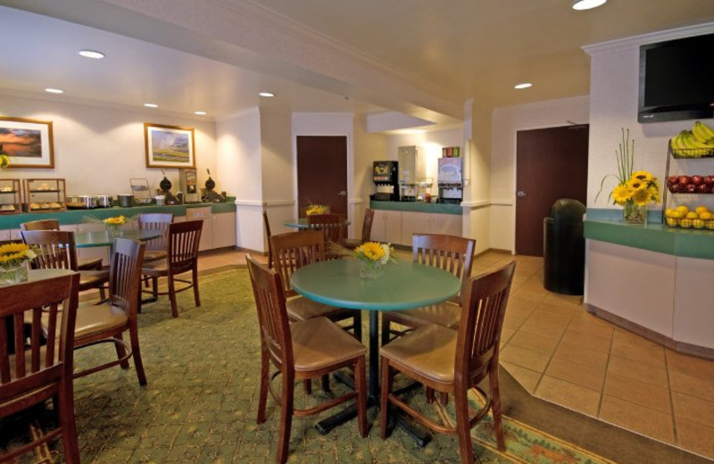 Dining Area at ClubHouse Inn