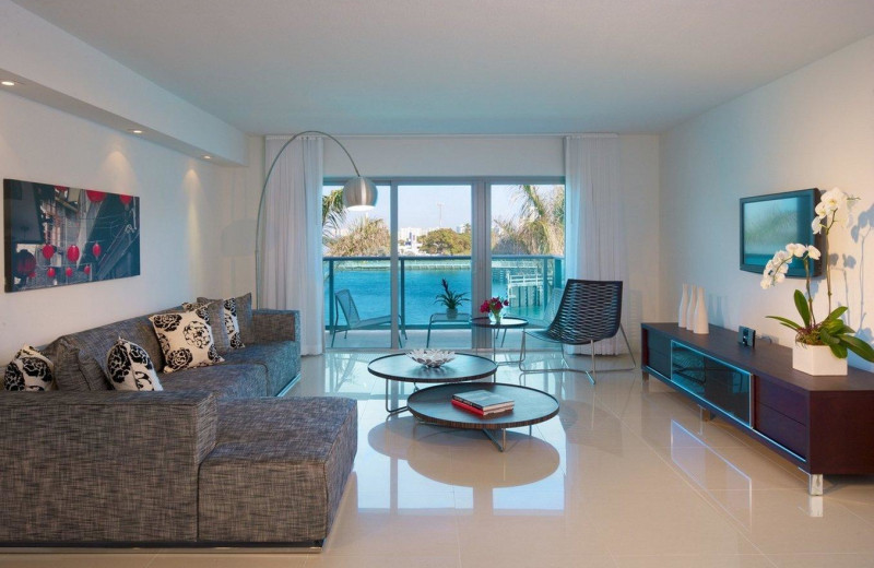 Guest living room at Bal Harbour Quarzo Luxury Boutique Hotel.