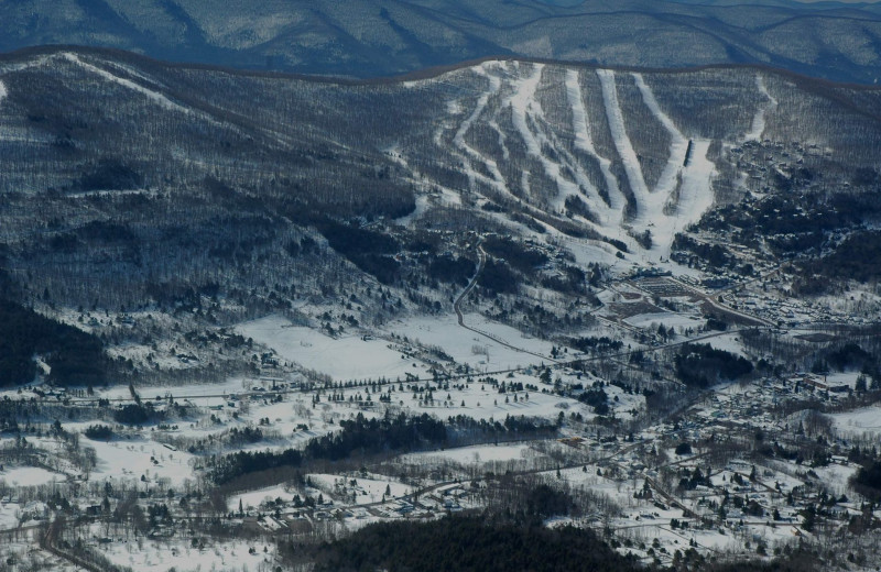 Ski near Albergo Allegria.