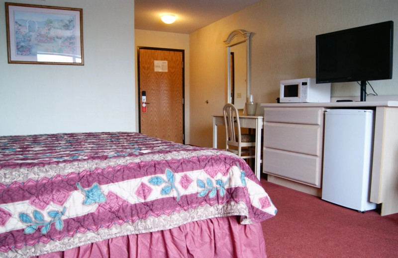 Guest room at Meadow Court Inn.