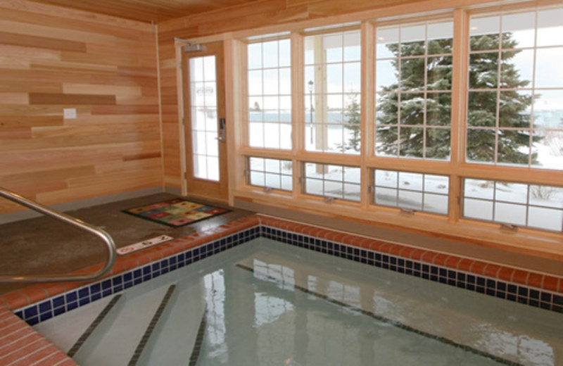 Indoor whirlpool at Cobblestone Cove Villas.