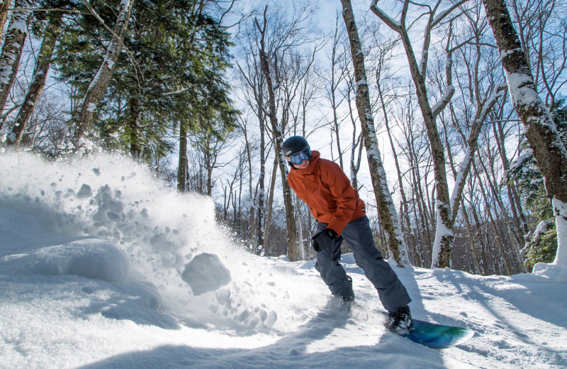Snowboarding at The Mountain Club on Loon.