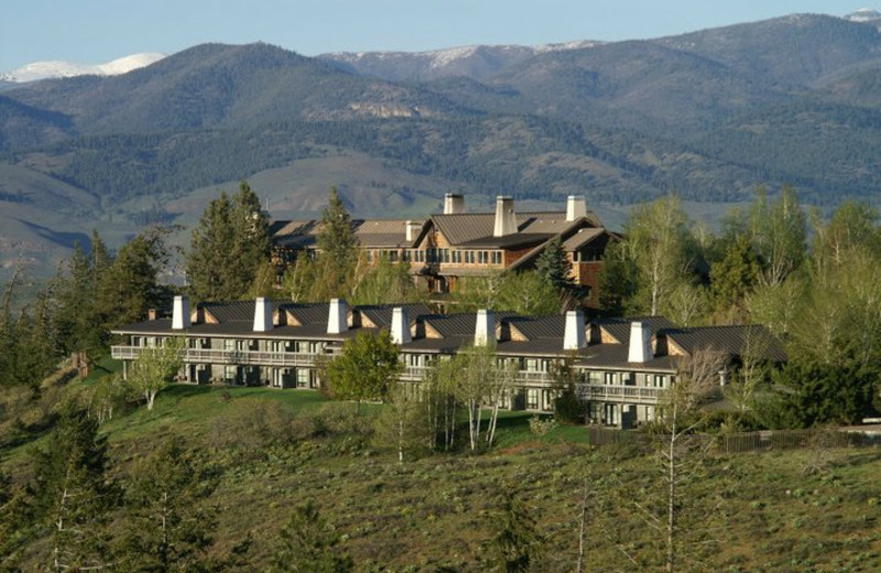 Exterior view of Sun Mountain Lodge.