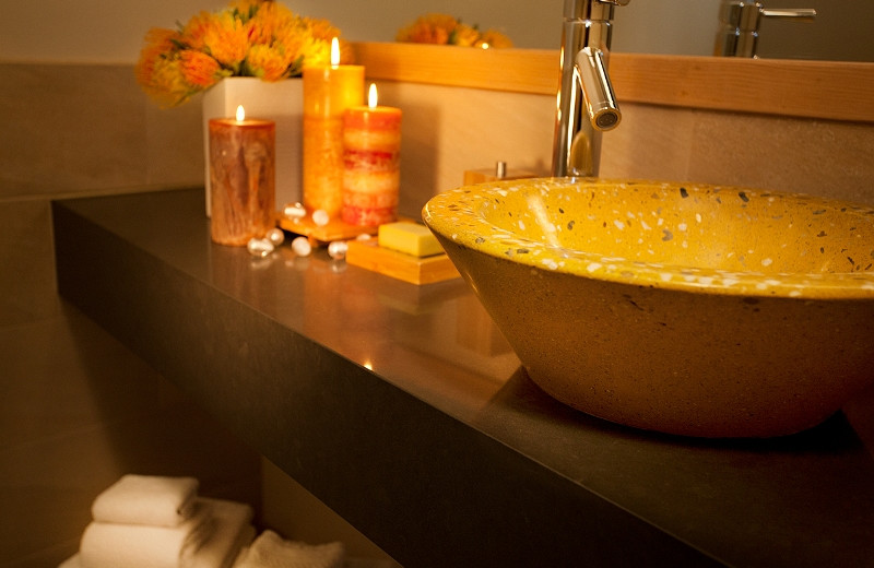 Guest bathroom at Sea Ranch Lodge.